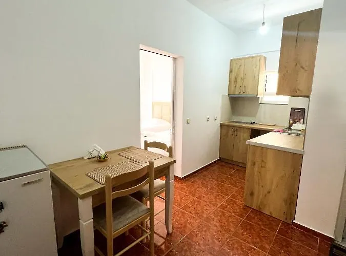 Garden Apt-4 * Sarandë